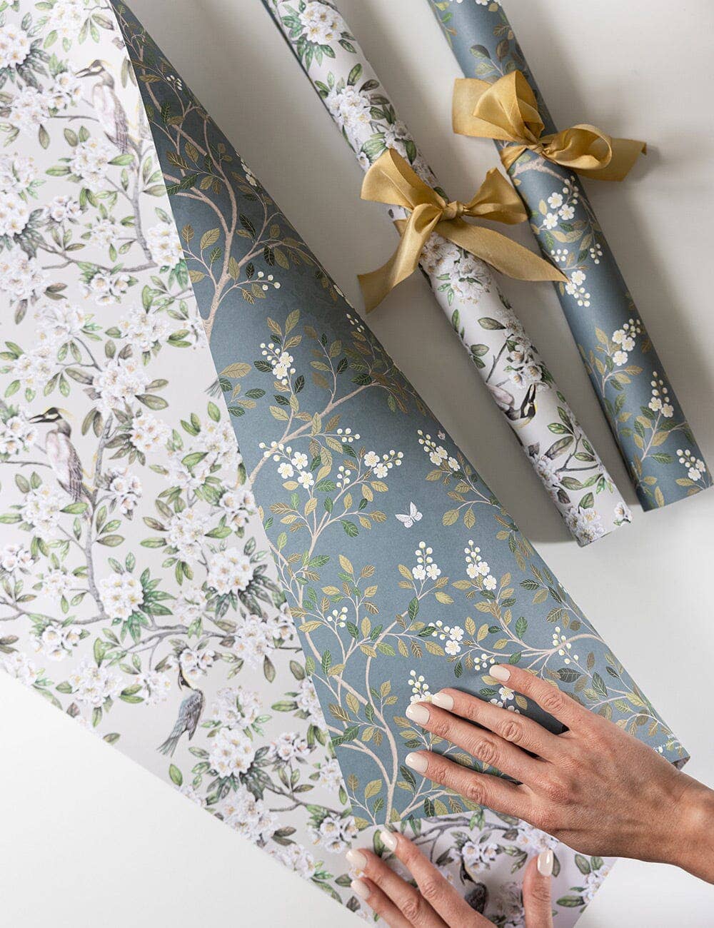 Victoria / White Blossom Gift Wrap Sheet