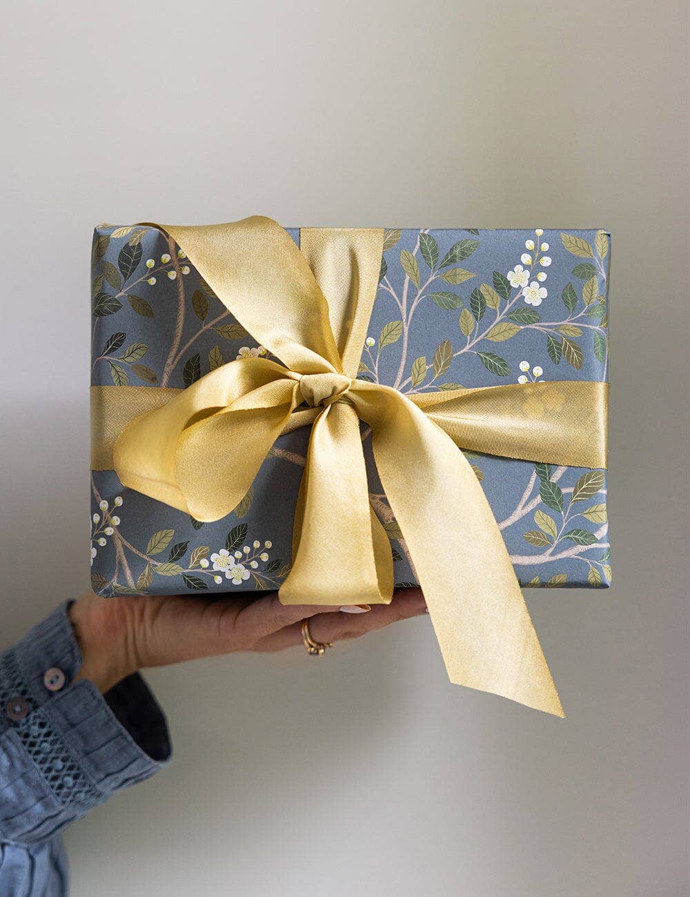 Victoria / White Blossom Gift Wrap Sheet