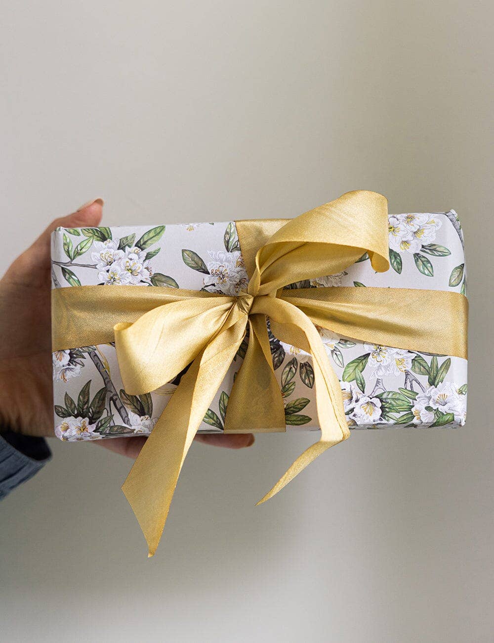 Victoria / White Blossom Gift Wrap Sheet