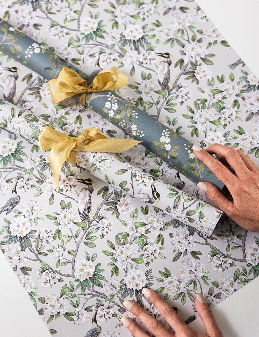 Victoria / White Blossom Gift Wrap Sheet