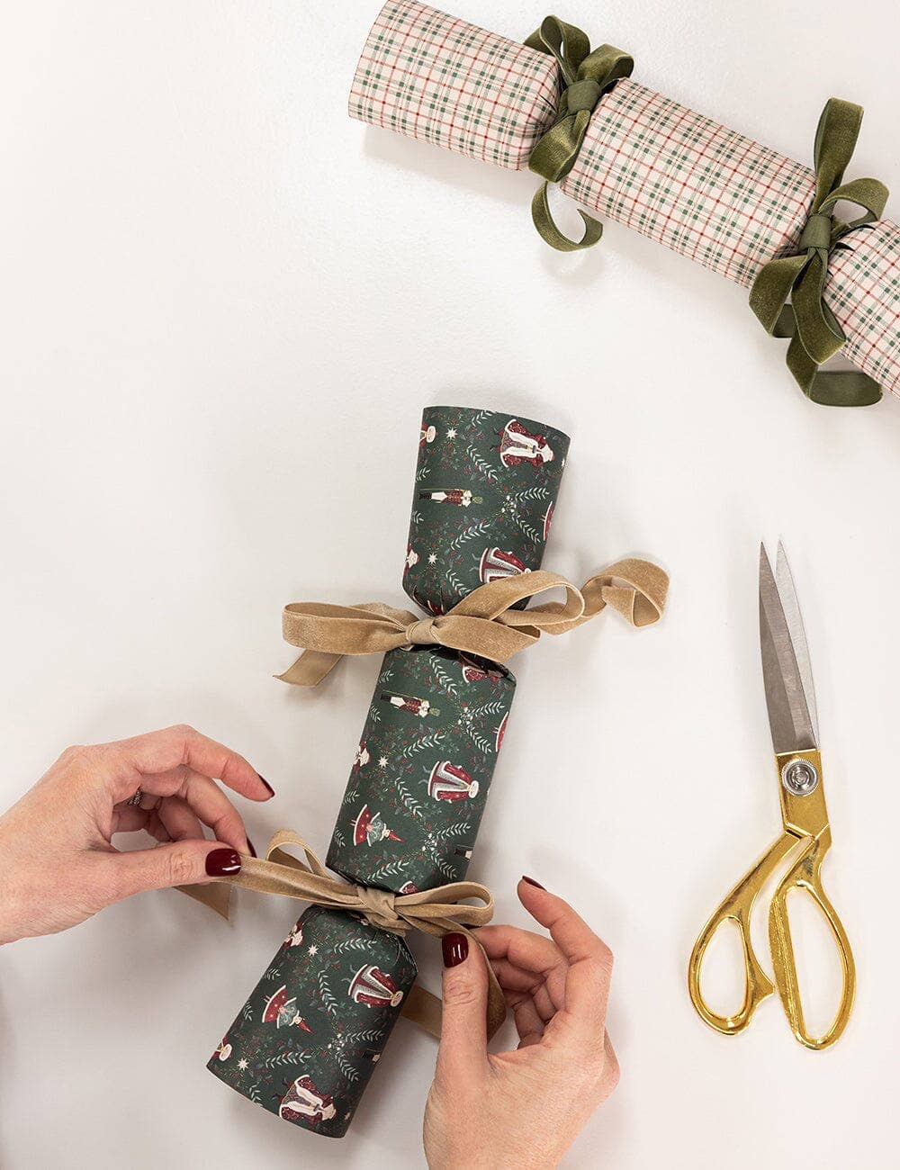 Christmas Cracker Kit 10 Pack - Mr & Mrs Claus