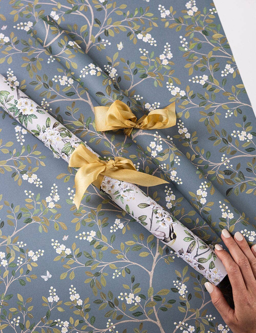 Victoria / White Blossom Gift Wrap Sheet