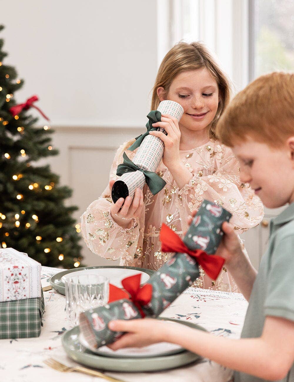 Christmas Cracker Kit 10 Pack - Mr & Mrs Claus