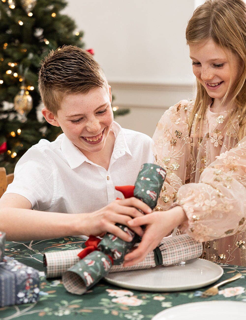 Christmas Cracker Kit 10 Pack - Mr & Mrs Claus
