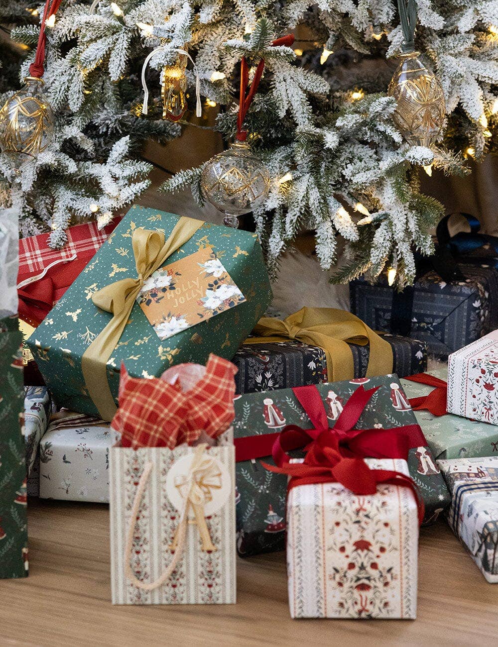 Gift Wrap Roll 30m - Mr & Mrs Claus