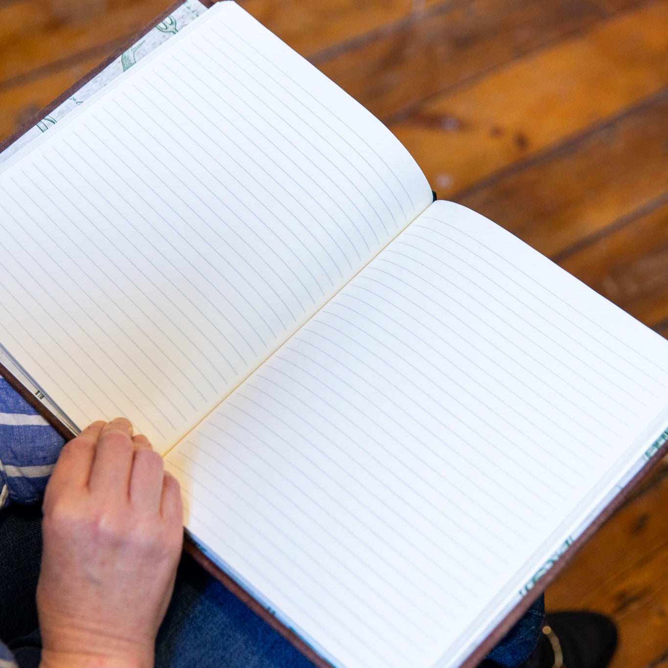 Open view of the SB Libris hobby journal with lined pages, perfect for capturing favourites by hand.