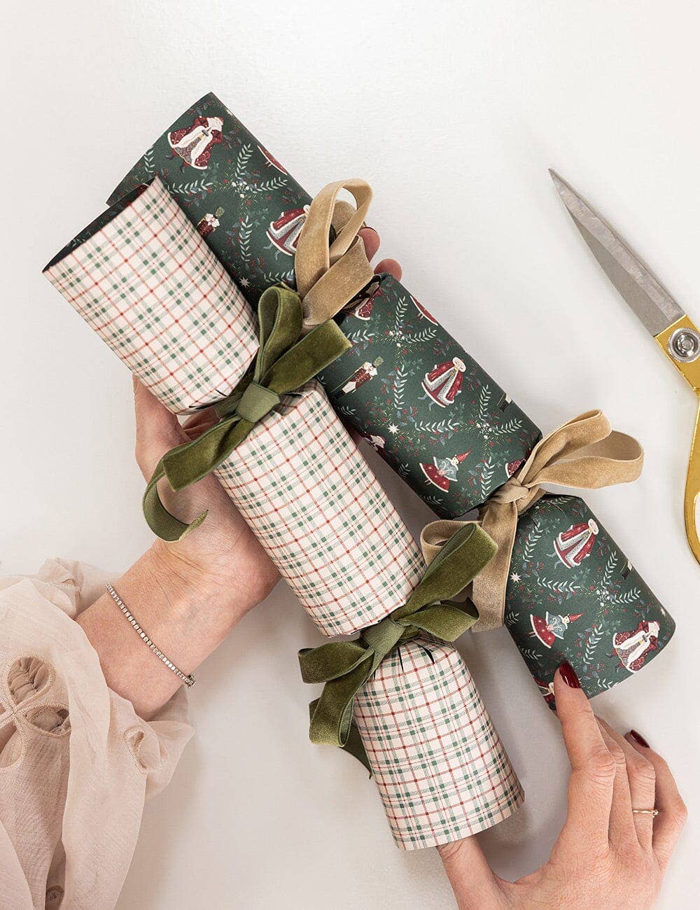 Christmas Cracker Kit 10 Pack - Mr & Mrs Claus