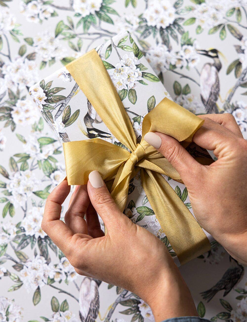 Victoria / White Blossom Gift Wrap Sheet