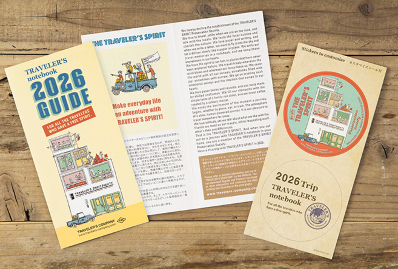 Traveler's notebook 2026 Guide on a wooden surface