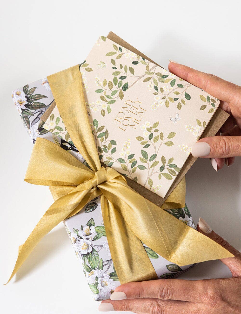 Victoria / White Blossom Gift Wrap Sheet