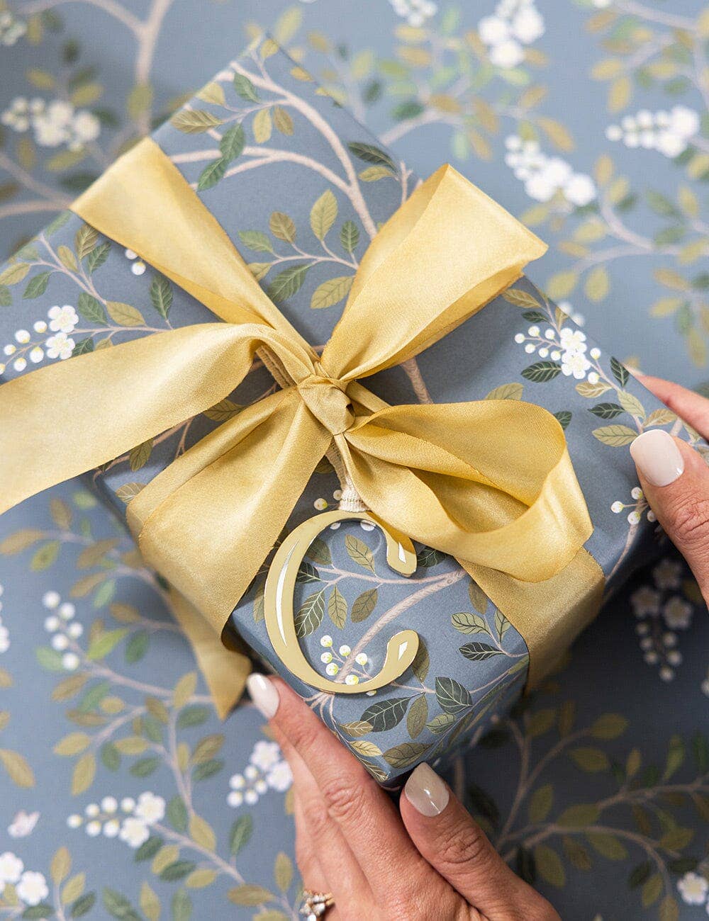 Victoria / White Blossom Gift Wrap Sheet