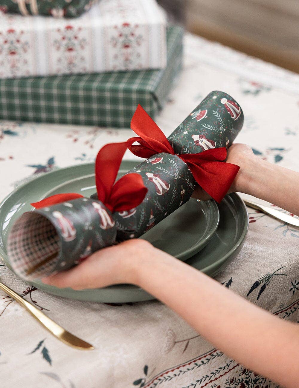 Christmas Cracker Kit 10 Pack - Mr & Mrs Claus