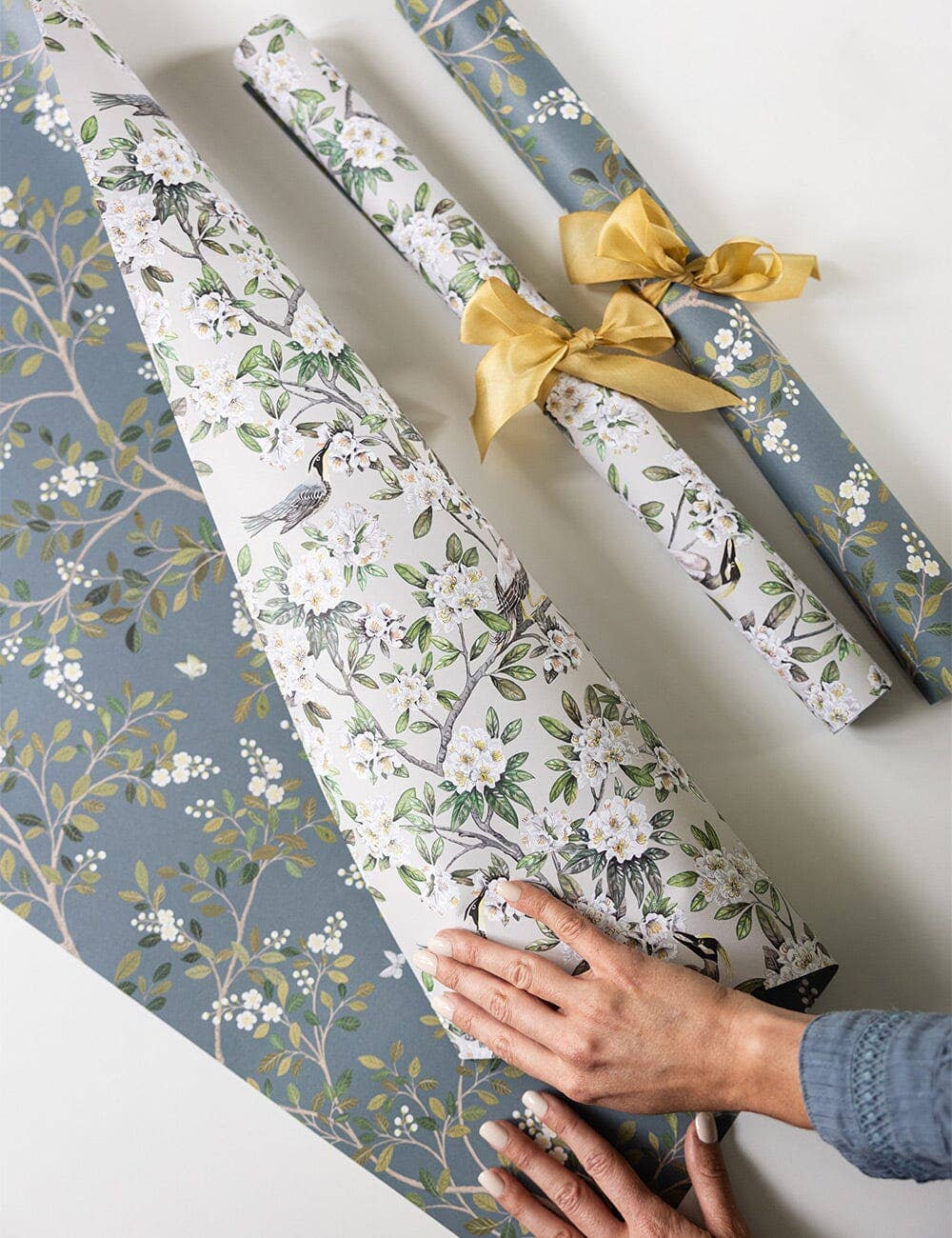 Victoria / White Blossom Gift Wrap Sheet